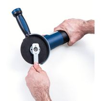 Esmerilhadeira Angular Elétrica 850 W 4.1/2" 220 V Tramontina Para Uso Profissional Tramontina