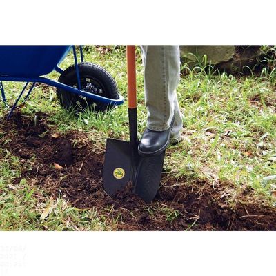Pá De Bico 460/40 Em Aço Com Cabo De Madeira 71 Cm Com Empunhadura Plástica Curva Ergonôm