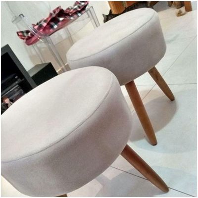 Kit 2 Puff Banqueta Redondo Para Sala Recepção Suede Bege Pés Palito