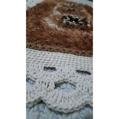 Tapete De Crochê Branco E Marrom Artesanal