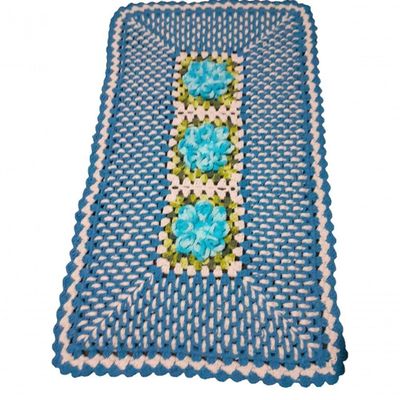 Tapete De Crochê Artesanal Azul Com Flor