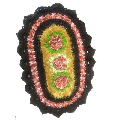Tapete De Crochê Artesanal Preto E Amarelo Com Flor
