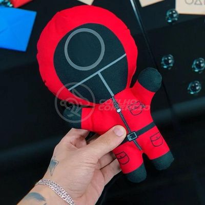 Boneco De Pelucia Squid Game Round 6 Vermelho 26Cm Circulo