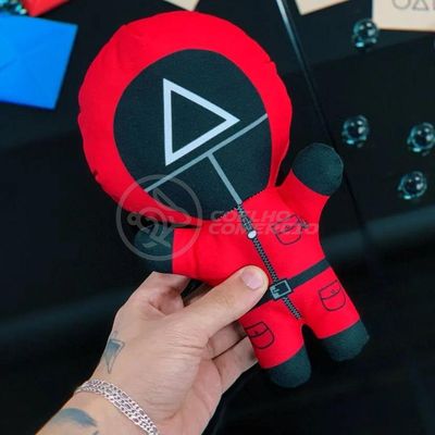 Boneco De Pelucia Squid Game Round 6 Vermelho 26Cm