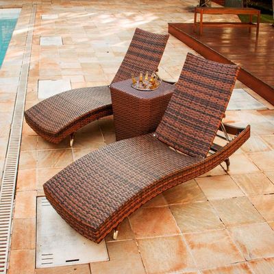 2 Espreguiçadeiras Bona E Mesa Grécia Com Chaise Meia Lua Em Alumínio Trama Original Argila