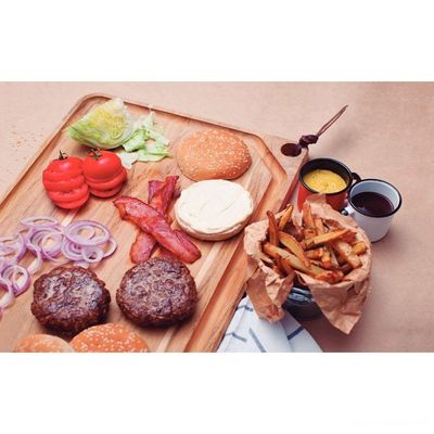Tábua Para Churrasco Retangular Em Madeira Teca Com Acabamento Natural 33 X 20 Cm
