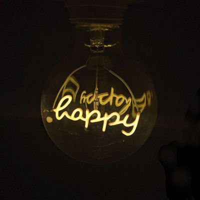 Lampada Led Mensagem Happy Vintage 4w Branco Quente Casa