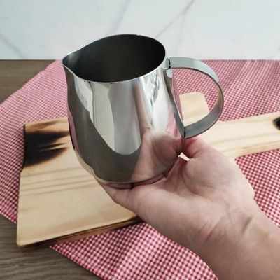 Bule Inox Com Alça Lyr Barista 550ml Para Café Chá Leite Mesa Servrir Aço Inoxidável Jarra
