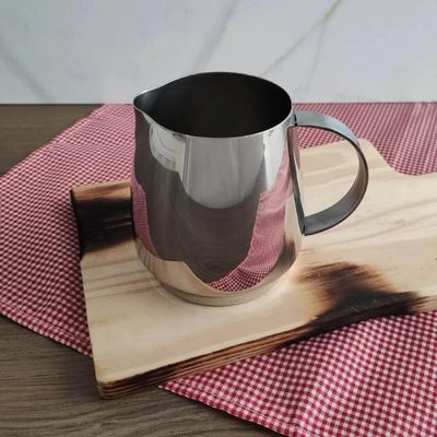 Bule Inox Com Alça Lyr Barista 550ml Para Café Chá Leite Mesa Servrir Aço Inoxidável Jarra