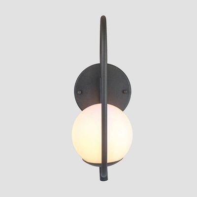 Arandela Online Preta Globo De Vidro Branco + Led 5w