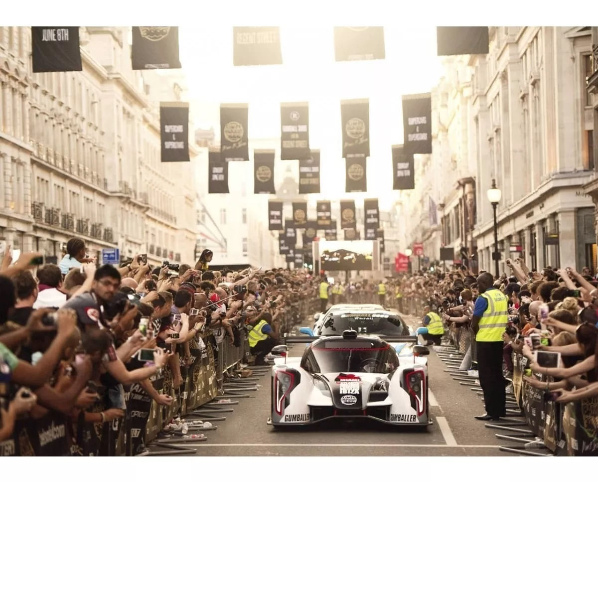 Gumball 3000 : 20 Years on the Road Editora Teneues Importado em Inglês Publicado em 2018 Capa Dura