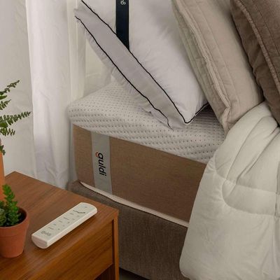 Colchão Casal Guldi Comfort com Massageador Quântico Molas Ensacadas (30x138x188) Branco e Bege