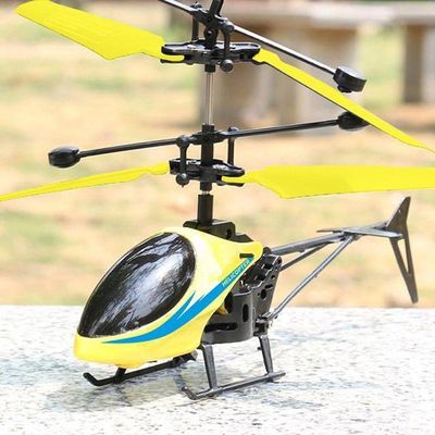 Helicóptero Drone Voa Com Luz E Aproximação Infravermelha