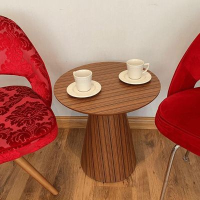 Mesa Cone Lateral Laminada Em Madeira Natural Pau Ferro Linear Tampo 51 Cm Cor Marrom