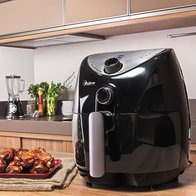 Fritadeira Air Fryer 3.2L Oster CKSTAF631 Preta 127V