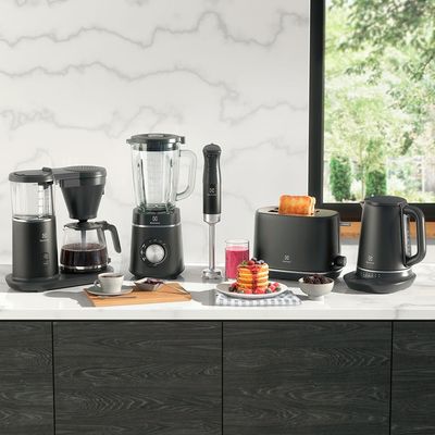 Cafeteira Elétrica Electrolux Automática 31 Xicaras Expert com Tecnologia PerfectSense Preta (CMP70) 127V