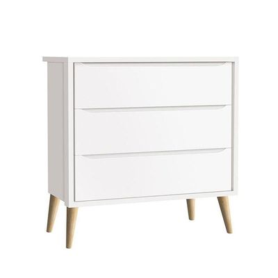 Quarto De Bebê Theo 3 Portas Com Colchão E Cômoda Gaveteiro Branco Acetinado Pés Madeira Natural