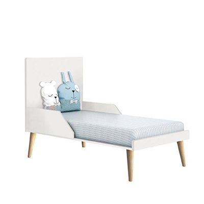 Quarto De Bebê Theo 3 Portas Com Colchão E Cômoda Gaveteiro Branco Acetinado Pés Madeira Natural
