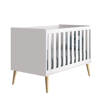 Quarto De Bebê Theo 3 Portas Com Colchão E Cômoda Gaveteiro Branco Acetinado Pés Madeira Natural