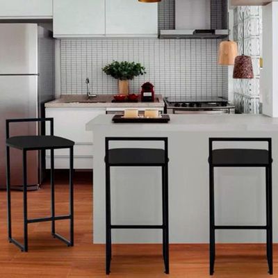 Banqueta Alta Industrial Em Aço Bar E Cozinha Dori Preto Assento Suede Preto