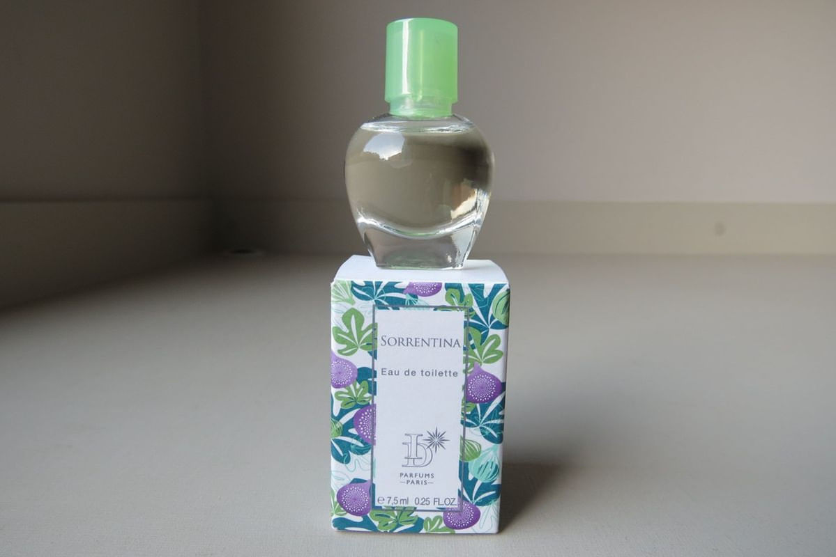 Miniatura Perfume Feminino Sorrentina Eau de Toilette 7,5ml  QHS - Id Parfums