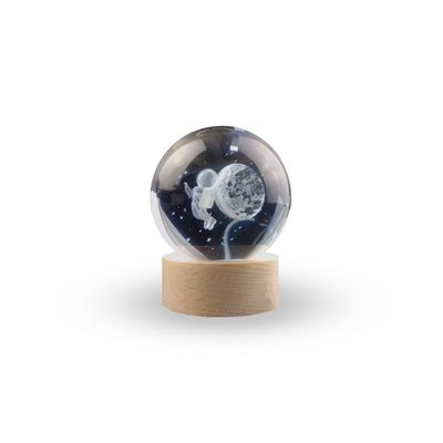 Luminária Abajur Globo Homem na Lua LED USB Enfeite Decorativo Esfera de Vidro 3D Base de Madeira