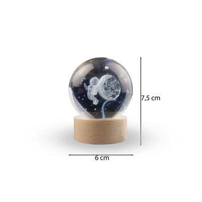 Luminária Abajur Globo Homem na Lua LED USB Enfeite Decorativo Esfera de Vidro 3D Base de Madeira