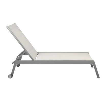 Espreguiçadeira Chaise Outdoor Externa Itaguá Rivatti Alumínio Amêndoa Tela Mesh Bege Com Rodinhas