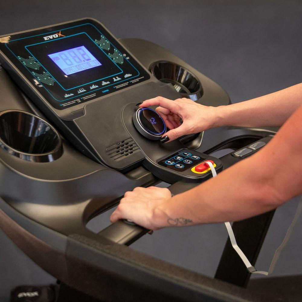 Esteira Ergométrica Evox Fitness Linha Condominios