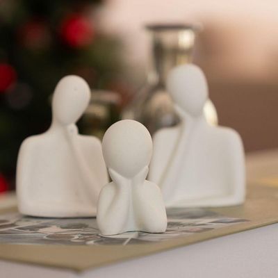 Estátua Artesanal Família Pai 9 Cm Em Cimento Cinza