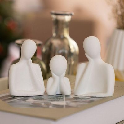 Estátua Artesanal Família Pai 9 Cm Em Cimento Cinza