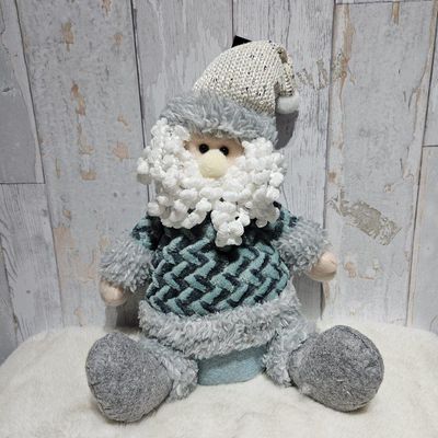Boneco Pelúcia Sentado Xadrez Cinza