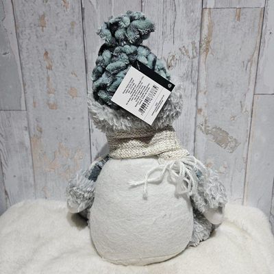 Boneco Pelúcia Sentado Xadrez Cinza