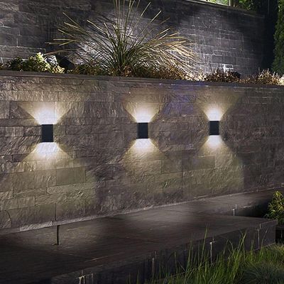 Arandela Led Taschibra Quadre Slim Ip65 Preto Bivolt 3000k Luz Quente