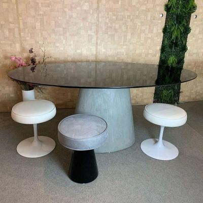 Mesa De Jantar Cone Oval 180x100 Cm Base Cimento Queimado Tampo Laqueado Preto