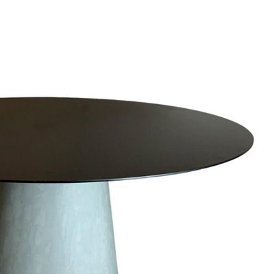 Mesa De Jantar Cone Oval 137x90 Cm Base Cimento Queimado Tampo Laqueado Preto