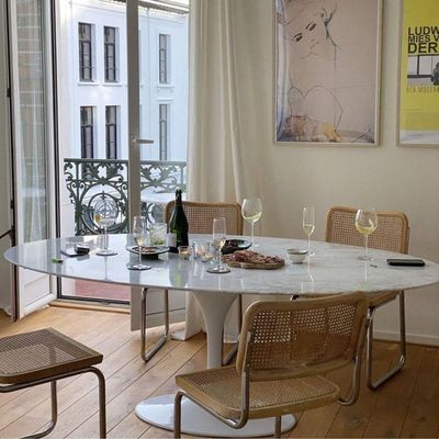 Mesa De Jantar Saarinen Oval 244x137 Cm Mármore Carrara Base Branca