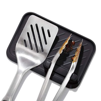 Descanso Para Churrasco Em Silicone 26x15cm Oxo Preto