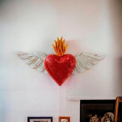 Escultura Coração Alado Sagrado Coração De Jesus Grande Cor Vermelho