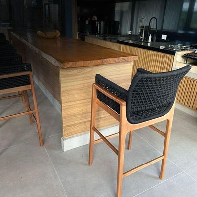 Banqueta Alta De Cozinha Tokyo Em Corda Náutica E Madeira Para Bancada Preto