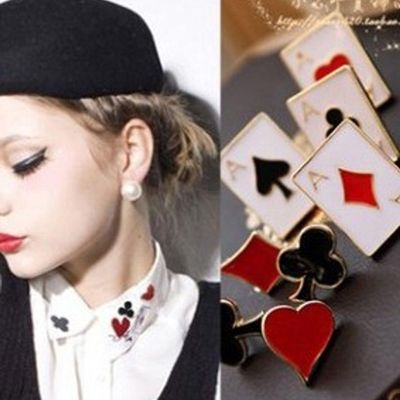 Broche Naipe de Ouro Pin's Fantasia M+