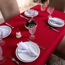Toalha De Mesa Basic Lisa Oxford Decoração 2,00m X 1,40m Para 6 Lugares Vermelho 100% Poliéster