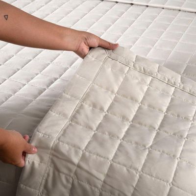 Kit Cobre Leito Colcha Dual King 3 Peças Matelado Dupla Face Liso Areia 100% Poliéster