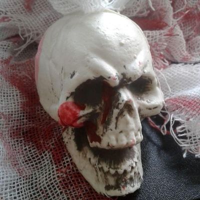 Faixa Decorativa Halloween Manchas De Sangue Com Caveiras