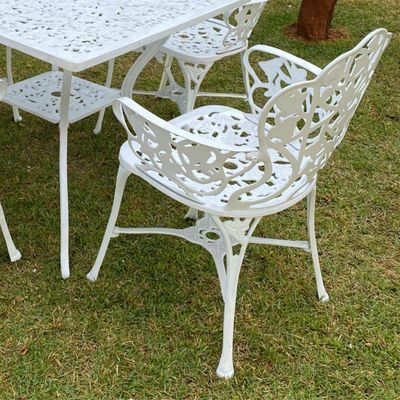 Conjunto De Jardim Com Mesa Quadrada 4 Cadeiras E Guarda Sol Bege