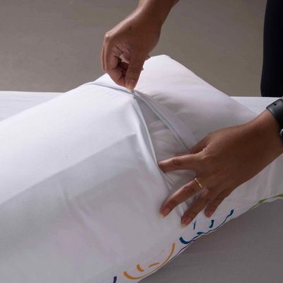 Capa Para Travesseiro Fofuxão Colorê 1 Peça 1,46m X 46cm 100% Poliéster Com Zíper - Love