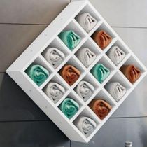 Suporte Porta Toalha Luiza Com 16 Nichos Toalheiro Multiuso branco