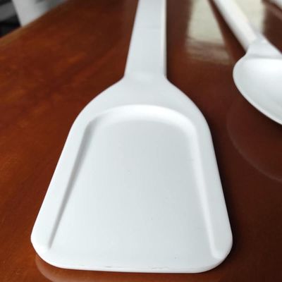 Conjunto 12 Espátulas Plásticas Industriais 74cm Brancas Pás para Restaurantes Refeitórios Escolas