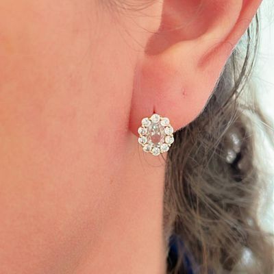 Brinco Oval Ponto De Luz Cravejado Banhado A Ouro 18k