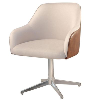 Conjunto Poltronas Decorativa Hera Linho Nude Couro Caramelo Com Base Giratória Em Alumínio